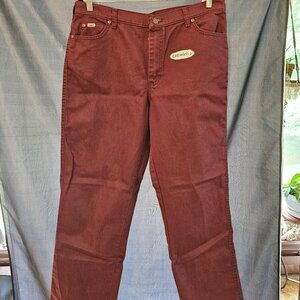 Lee plum colored stretchy jeans. NWT. Size 16